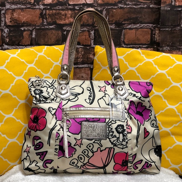 Coach Handbags - 🌸OFFERS?🌸Coach Poppy Floral Zip Tote